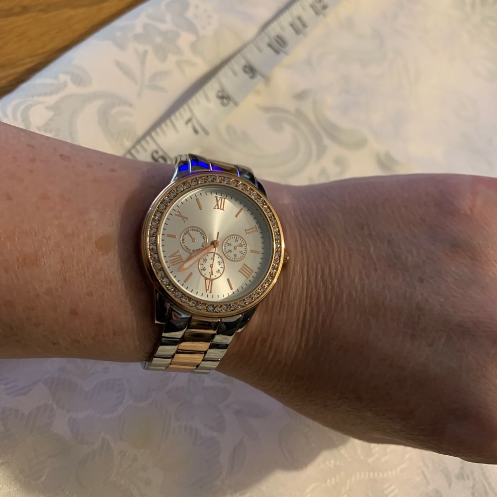 Elegant Two-Tone Watch with Gold and silver Accents